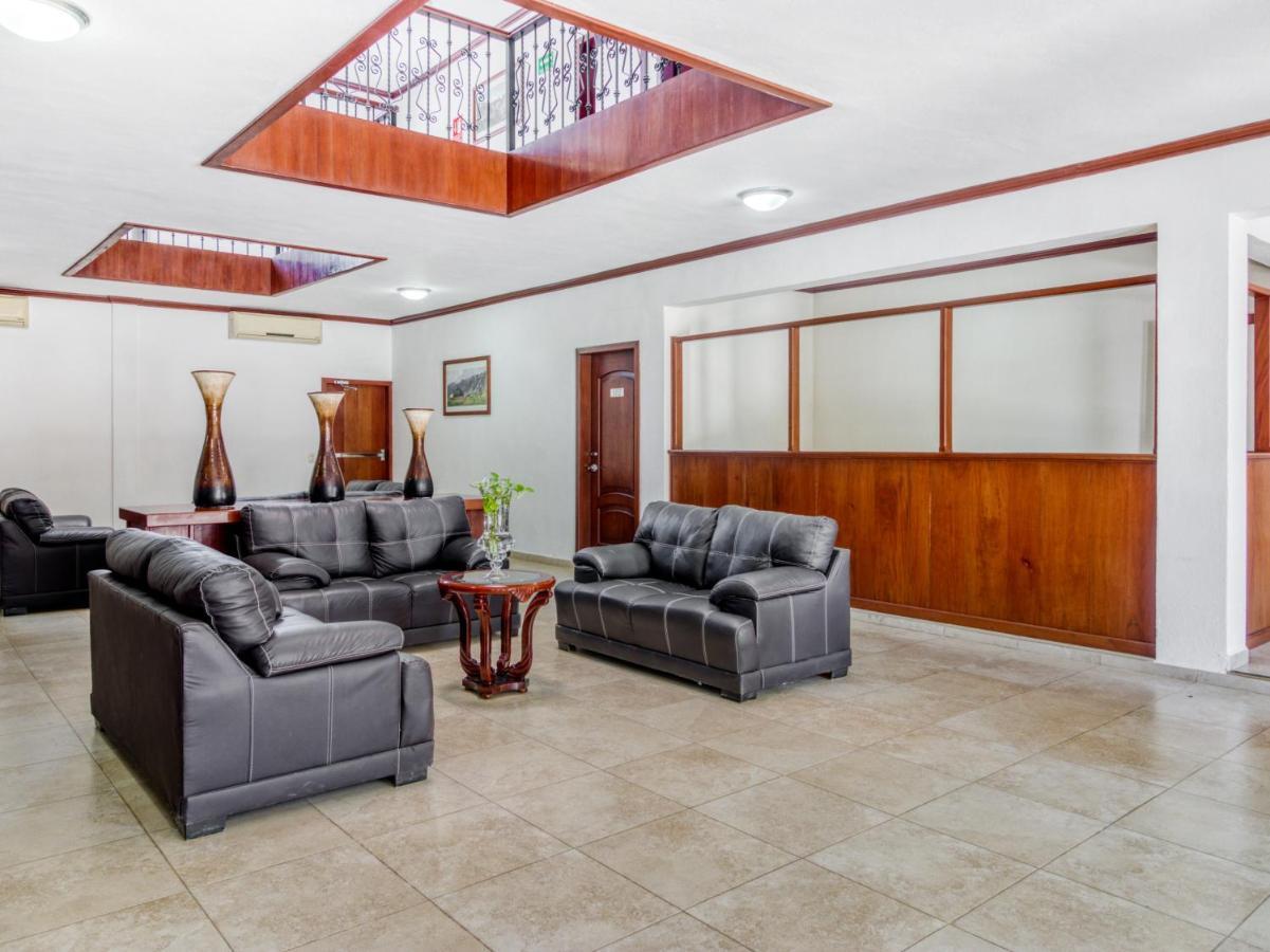 Monte Salerno Hotel & Suites Montemorelos Εξωτερικό φωτογραφία