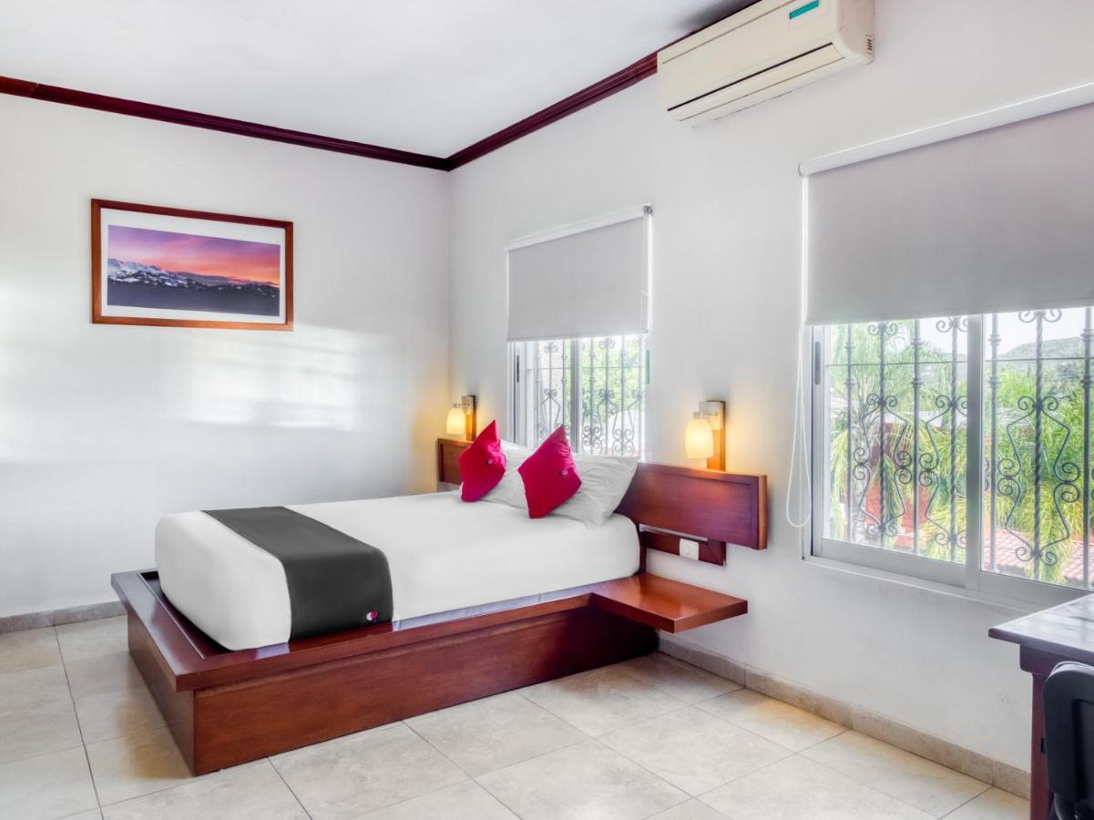 Monte Salerno Hotel & Suites Montemorelos Εξωτερικό φωτογραφία